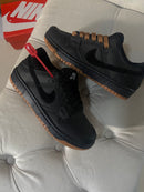 DUNK SB PRETO-PRETO/CARAMELO